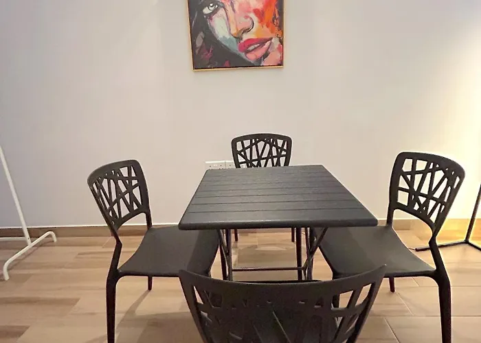 Queen Regina By Platform 357 *