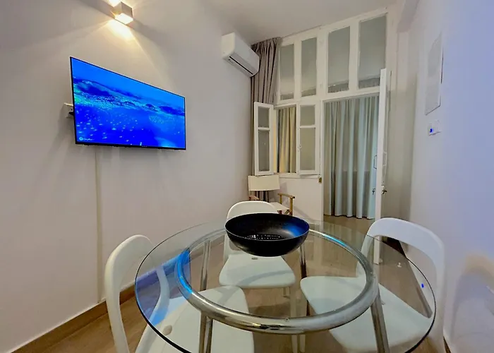 Queen Regina By Platform 357