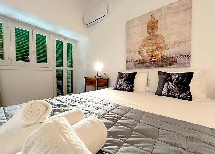 Daire Queen Regina By Platform 357 *