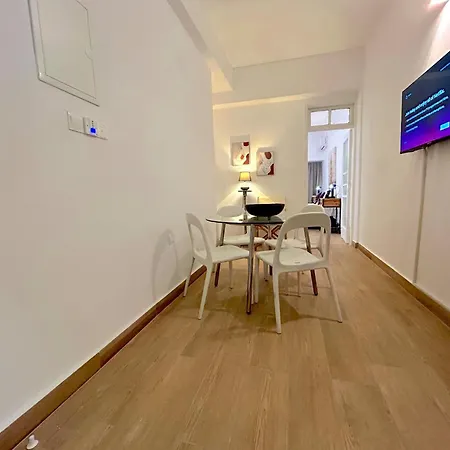 Queen Regina By Platform 357