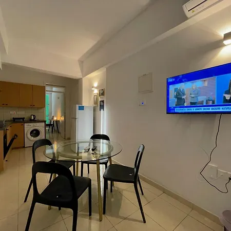 Queen Regina By Platform 357 尼科西亚