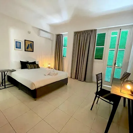 Queen Regina By Platform 357 尼科西亚