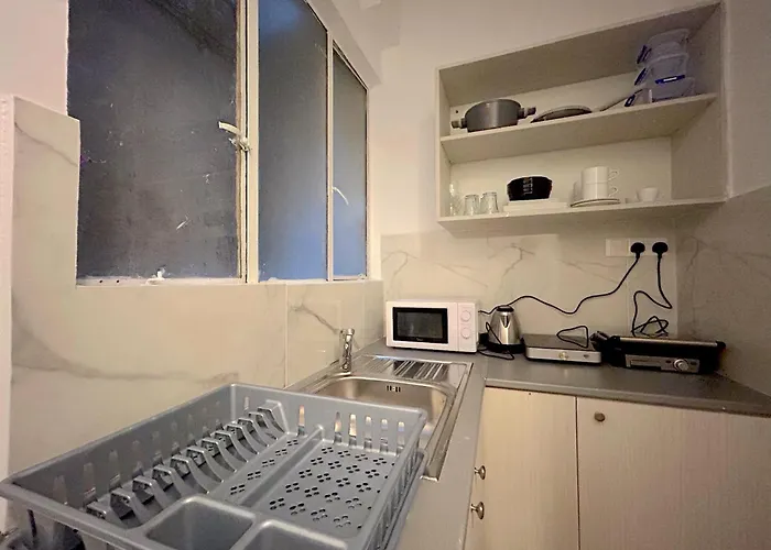 Queen Regina By Platform 357 * نيقوسيا