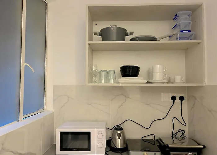 Queen Regina By Platform 357 *