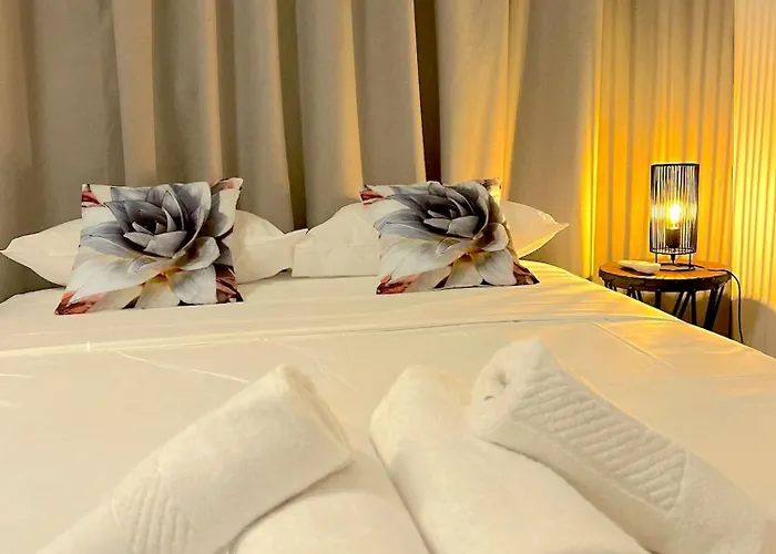 Queen Regina By Platform 357