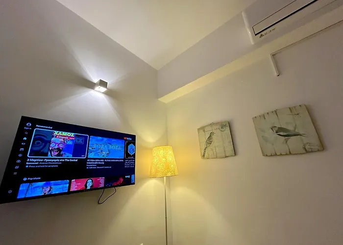 Queen Regina By Platform 357 *