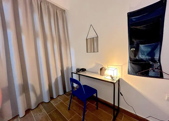 Queen Regina By Platform 357 *