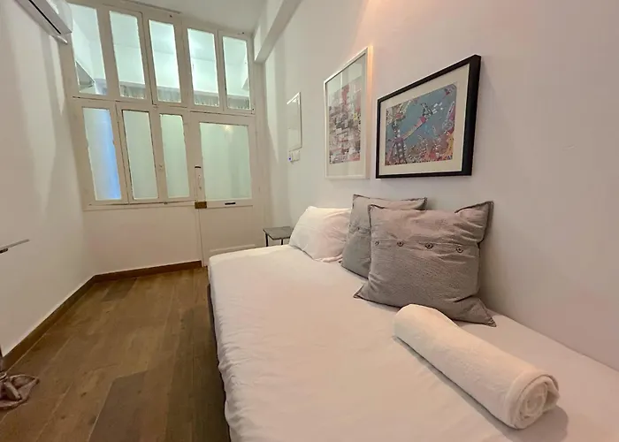 Queen Regina By Platform 357 * 尼科西亚