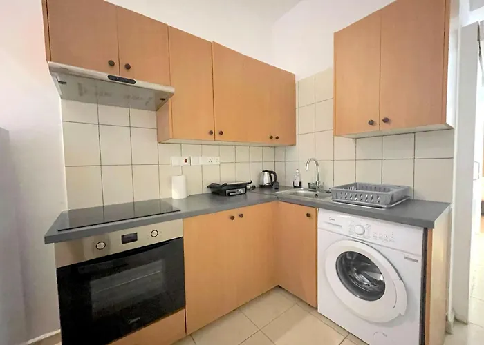 Queen Regina By Platform 357 *