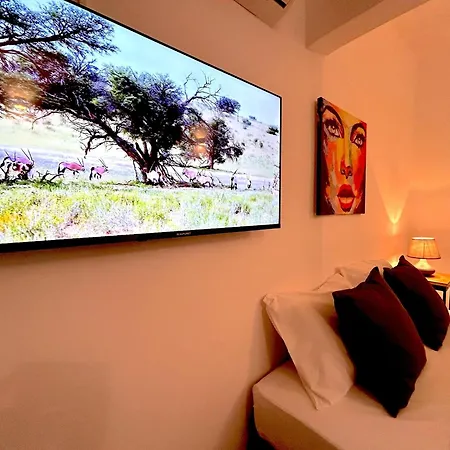 Queen Regina By Platform 357 * Nicosia