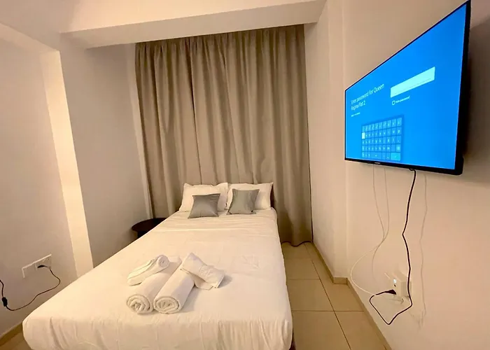 Queen Regina By Platform 357